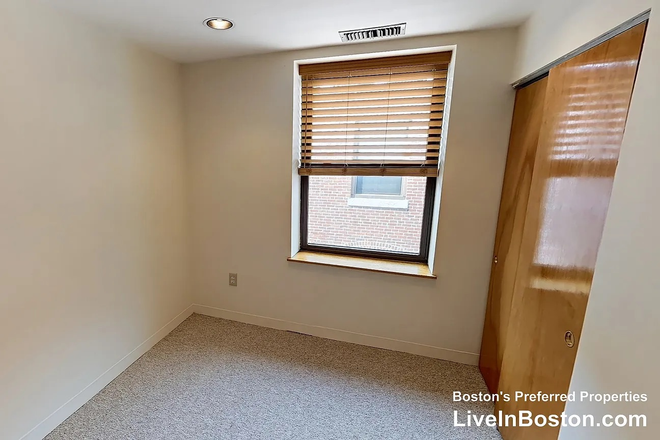 Bedroom 1 - FALL 2026 SUBLET RIGHT NEXT TO CAMPUS AND WHOLE FOODS