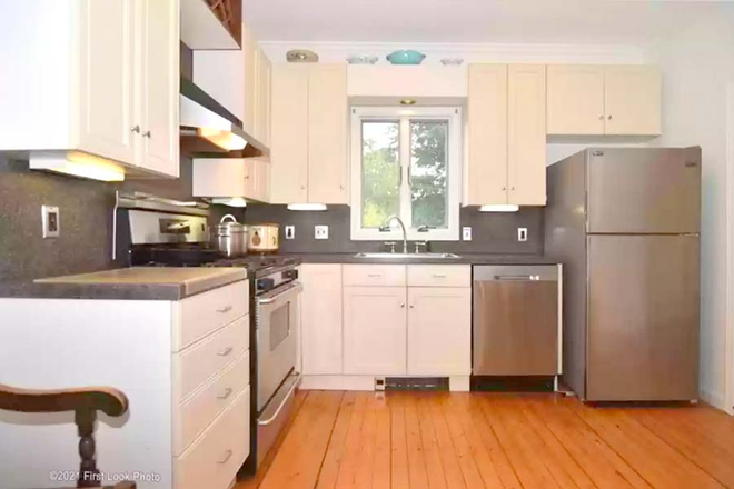 kitchen - 74 Meadow Avenue South Kingstown, RI House