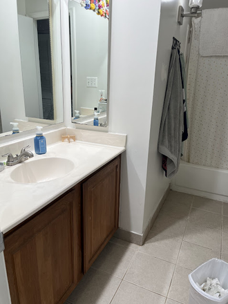 Full bathroom - Single bedroom and bathroom in Laurel, close to many amenities Condo