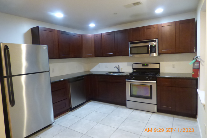 Kitchen - Unmatched Convenience, Style, and Energy Efficiency 7/15 Apartments