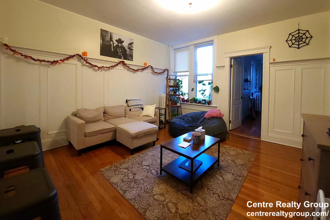 Living Area - Spacious 3 bedroom on Comm. Ave. w/ heat & hw included! Apartments