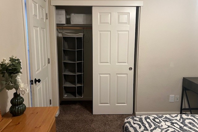 Tulare closet - Bobcat house/Tulare room