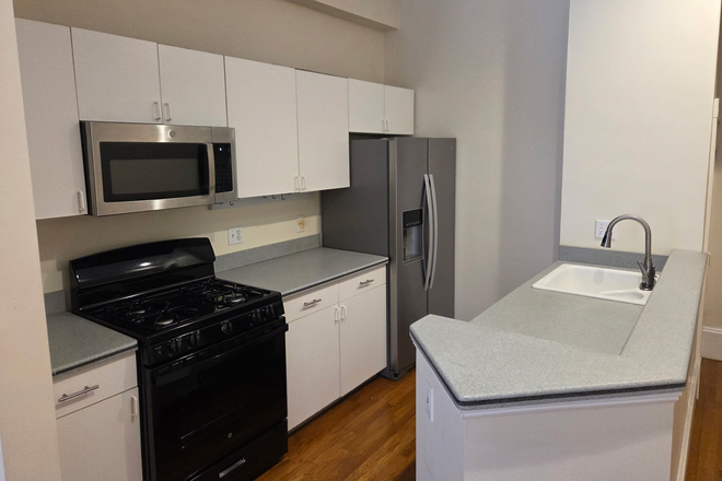 living - BEAUTIFUL 2 BED WITH IN-UNIT LAUNDRY, HOT WATER INCLUDED! 9/1/26!! Apartments