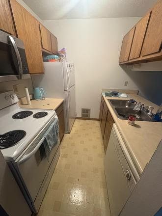 Kitchen: dishwasher, stove, microwave, refrigerator, garbage disposal - Riverwalk Apartments