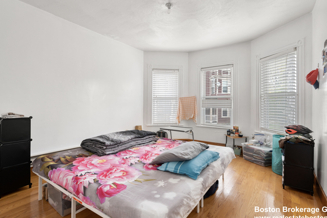 Bedroom - Private Bedroom - Hillside St Apartments