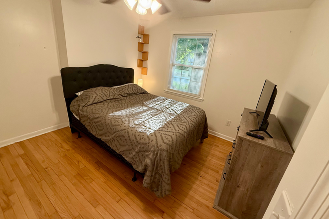 Bedroom #2 - Quiet Room Near Downtown House
