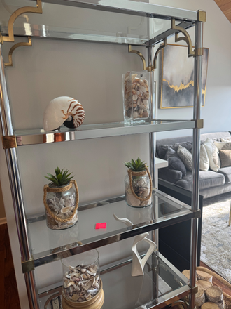 Decor - Townhouse close to campus, restaurants, beaches, etc