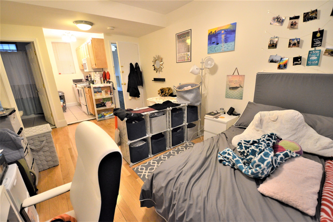 . - Spacious studio at 24 Haviland! No broker fee. Contact Will McGowan 617.512.5822 Apartments