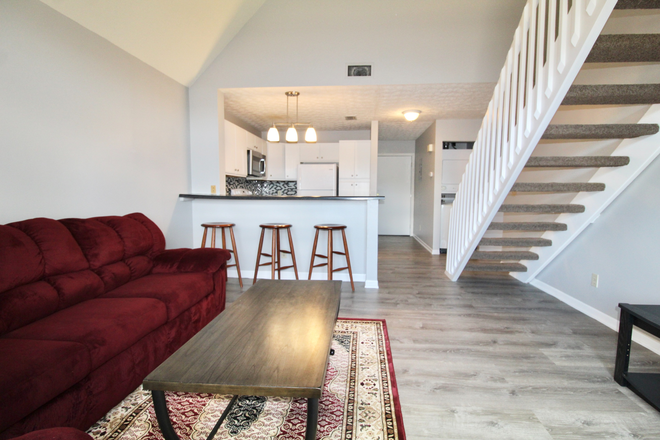 Living area - Hunters Ridge - 3 bedroom - 3 bath loft apartment for rent! Pre-leasing for the 26-27 year!