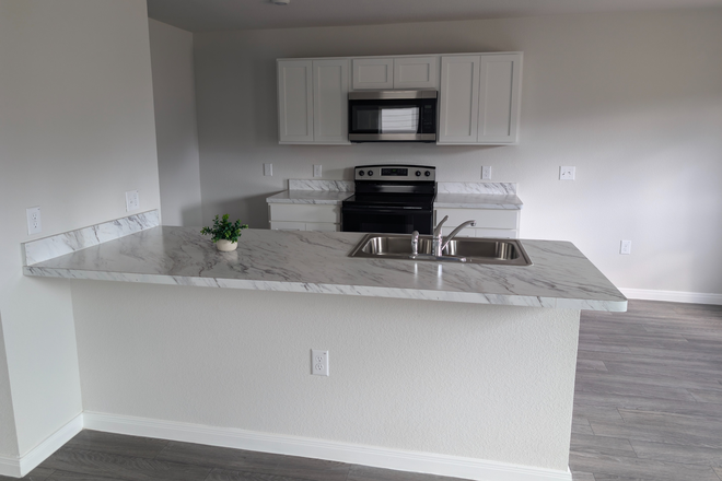 Kitchen - Bedroom in New Build - Utilities Included - Walk or Via Link to Campus House