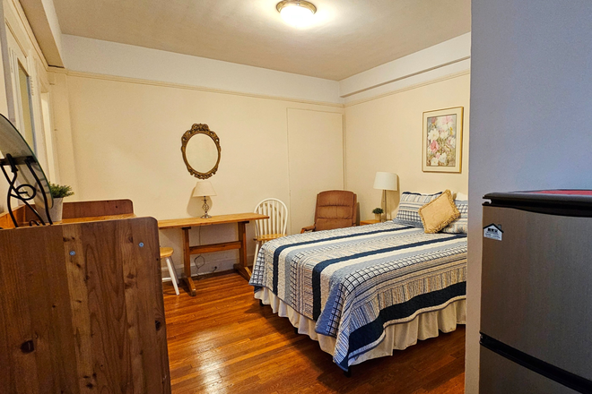 Living Room/Bedroom - Wyman Park Apartments