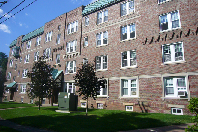 Prospect apartments front yard - Beautifully renovated 1 bedroom, hardwood flrs, ceiling fans, large closets, terrace, yard, storage