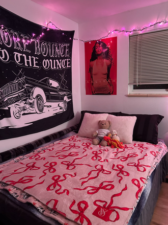 Bedroom queen sized bed - Great Deal - Spring Sublease (w/option for summer) 1 bed in a 5 bed 2 bath house