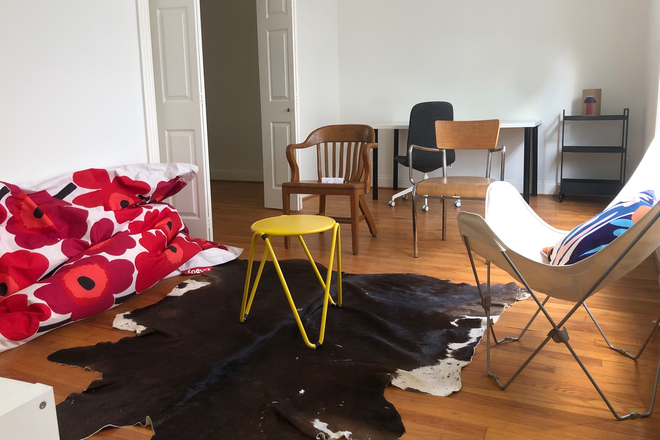 Garage Apartment Living - Cute Cape Cod style duplex and garage apartment on charming street near Rice - Utilities Included!