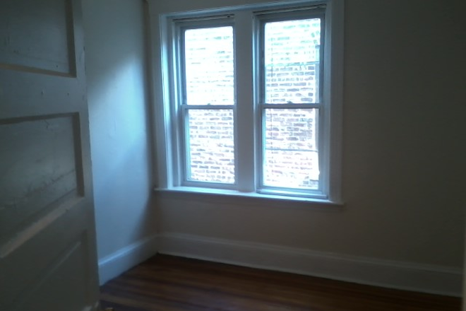 Hub Realty - Front facing one bedroom, on Green line T in Allston Apartments