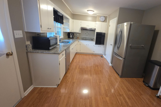 Kitchen - Fully Furnished Brick Rancher Near Downtown House