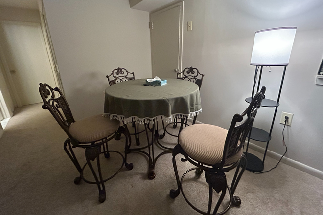 Dining Table - Tall Oaks Apartments - Parkville Apartment Lease Takeover (Sublet / Shared Housing)