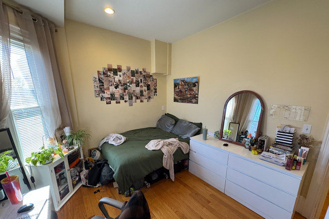 Bedroom - **NO BROKERS FEE** Gorgeous 6 Bedroom & 3.5 Bathroom Apartment