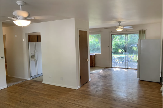 Living room - 4461 Hamilton Ct