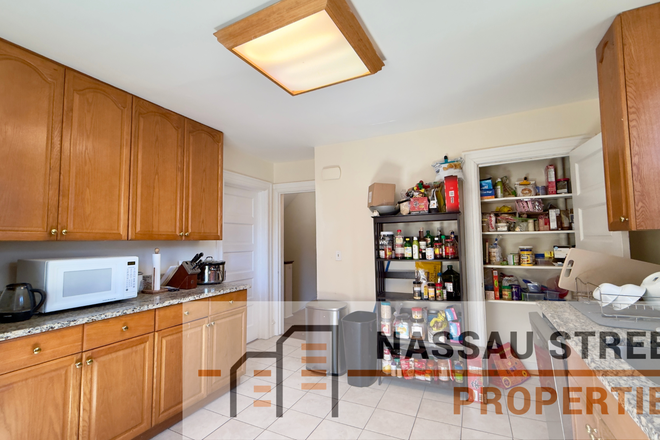 Kitchen - 3BR apt-Pine St-Princeton