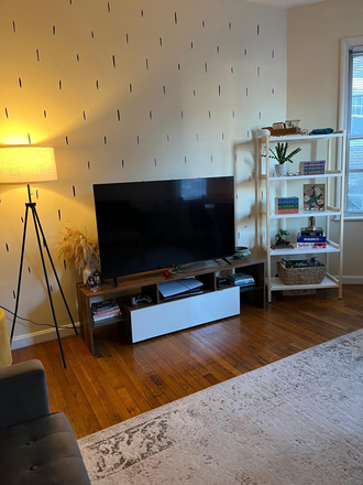 Shared living room - Lorraine Terrace, right next to the Warren Street B-Iine stop.