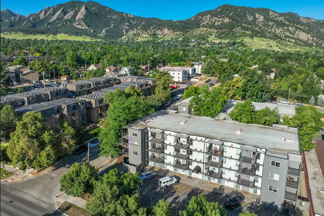 Building - Parker off Pearl