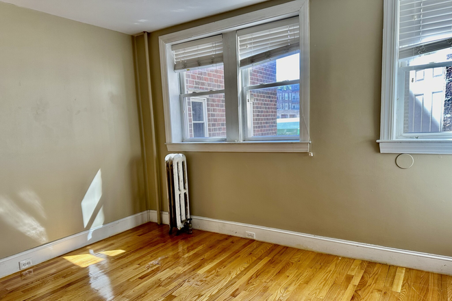 1 - Best of BU Off Campus Living, renovated Brookline Condo 2 blocks from Agganis 9/1/26