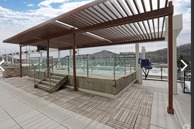 Hot tub - Private bed/bath at Finmore 241 Boone! Bus out front, close to campus, hot tub, dog park, parking. Apartments