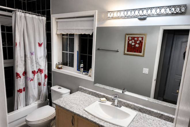 Shared Bathroom - (FOR VEGETARIAN) Private room for rent in a shared townhouse at Bethune Way