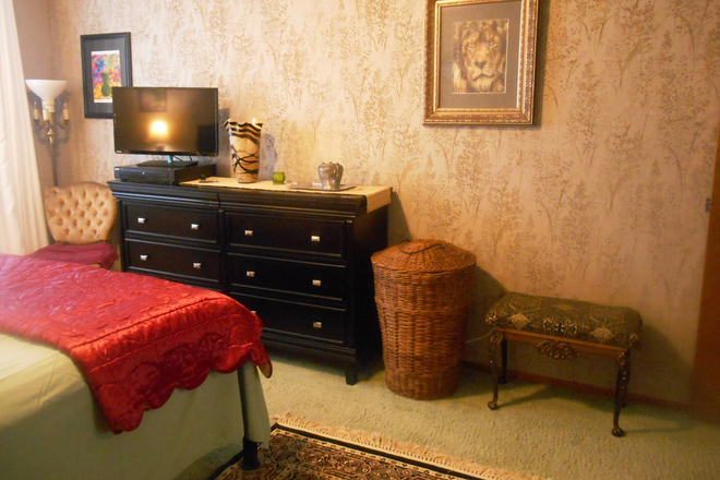 Your Bedroom - Lowry Area - Perfect for traveling or visiting professionals