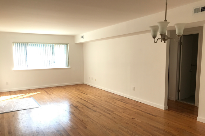 Living room - Furnished room-Muriel Ct-Princeton Condo