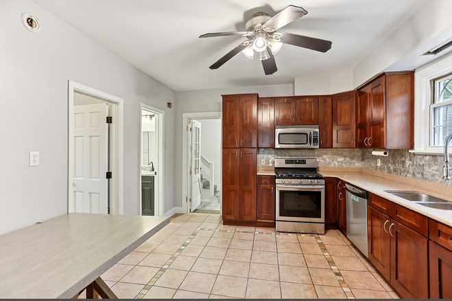 Kitchen - SAFE NEIGHBORHOOD, GREAT NEIGHBORS House