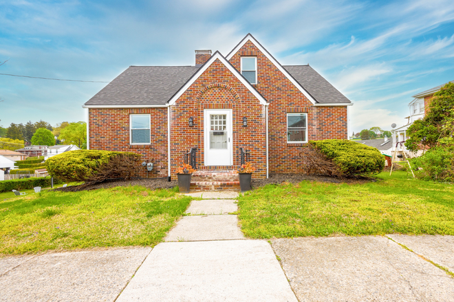Front of house - 2-bedroom Unit Rental 3.0 miles from Drexel West Reading