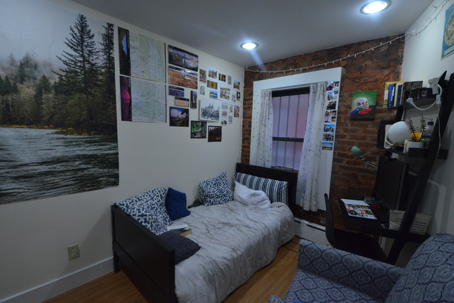 Bedroom - 3 Bed Available 9/1/26! *CONTACT NOAH 603-470-8181 Apartments