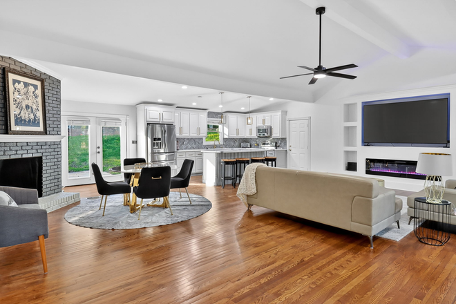 Open Concept Living and Dining Room - August 2026 Housing!!!!,  8  Minutes to Emory on BriarCliff Rd,  Fully Furnished House