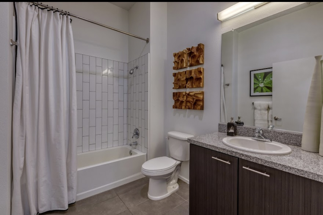 Bathroom - 1 month free + $ 1000 deposit for the tenant in Agave 350 Apartment
