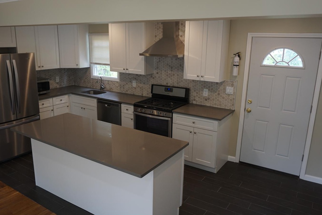 Kitchen - 183 Greengrove St - 7 Bedrooms - Available June 2022