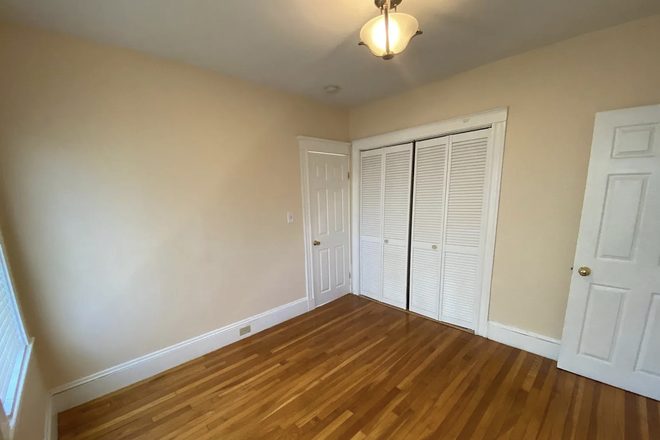 Office - 1 room with private bath + separate office for $1500 in a sunny 3bed/2bath with in-unit laundry Apartments