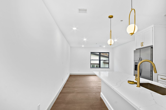 . - Modern 2 bed/2 bath - LAUNDRY IN UNIT -  avail 10/1!!! Apartments