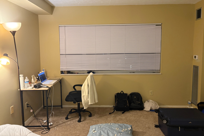 bedroom - Case Western Reserve University graduate housing, close to campus, with conv Apartments