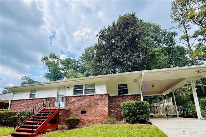 Front of house - 986 Biltmore Drive