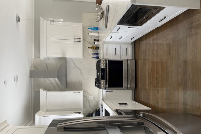 Kitchen - READY TO MOVE IN - ROOMMATE WANTED IN LUXURY BEDROOM FULLY FURNISHED (all included) Townhome