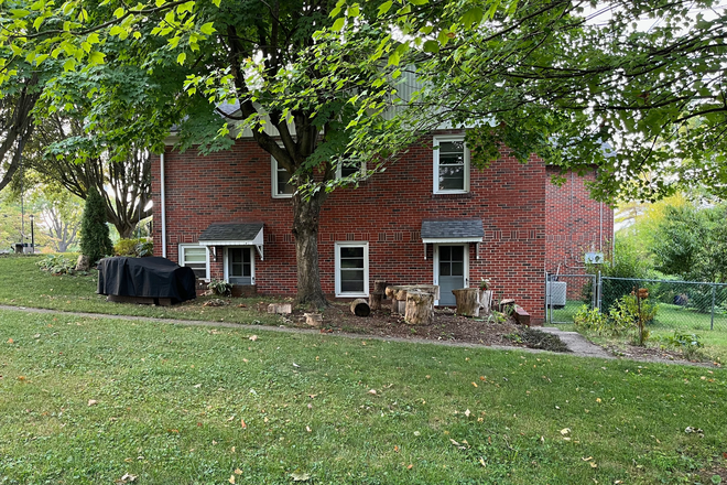 Two entrances exit onto greenway with patio - Quiet Neighborhood, Walkout Basement Apartment, Separate Entrances