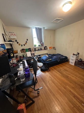 Huge Room - Huge room for sublet in an apartment right next to Berklee- Very cheap wrt Location