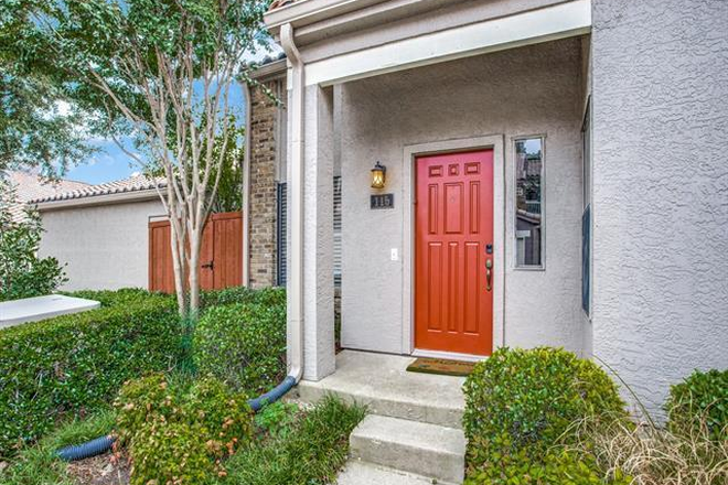 townhome-Front Door - 1 private bedroom with private full bath on the 1st floor in Townhome 10min to UTD