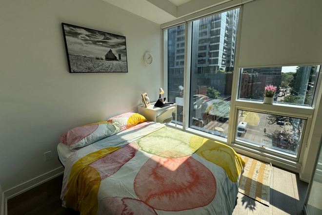 Master Room - Bedroom - Fully Furnished Private Rooms | Midtown Near Subway Station & UofT
