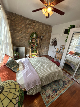 Bedroom - Summer Sublet 3Bed/1Bath - 2 Blocks from Campus