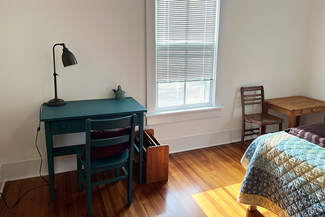 Bedroom w/ queen sized bed - The Plant and Book House