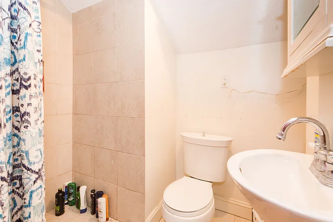 Bathroom - Mission Hill Top Unit, Close to Green line, 15 minutes from campus