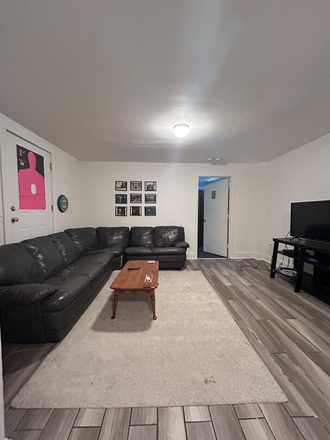 1 - SEPT 2025 - Large 2 Bed on Campus! Perfect Location! Apartments